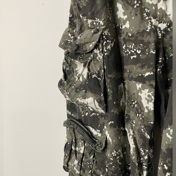 Cider | reporting for duty cargo wide leg jean - Picture 2 of 3